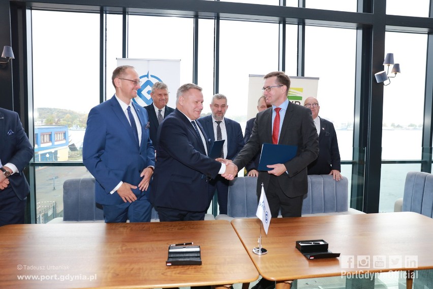 List intencyjny Portu Gdynia. Celem współpracy z Krajowym Ośrodkiem Wsparcia Rolnictwa jest pomoc eksporterom zbóż