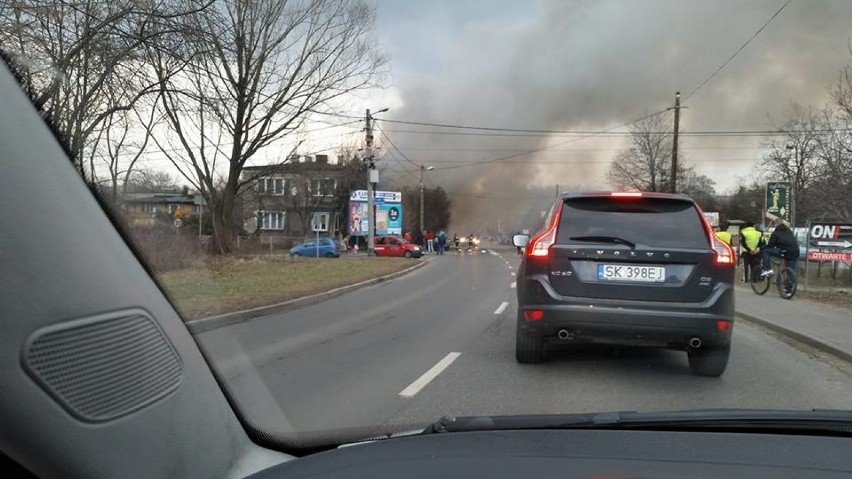 Płonie warsztat samochodowy w Katowicach