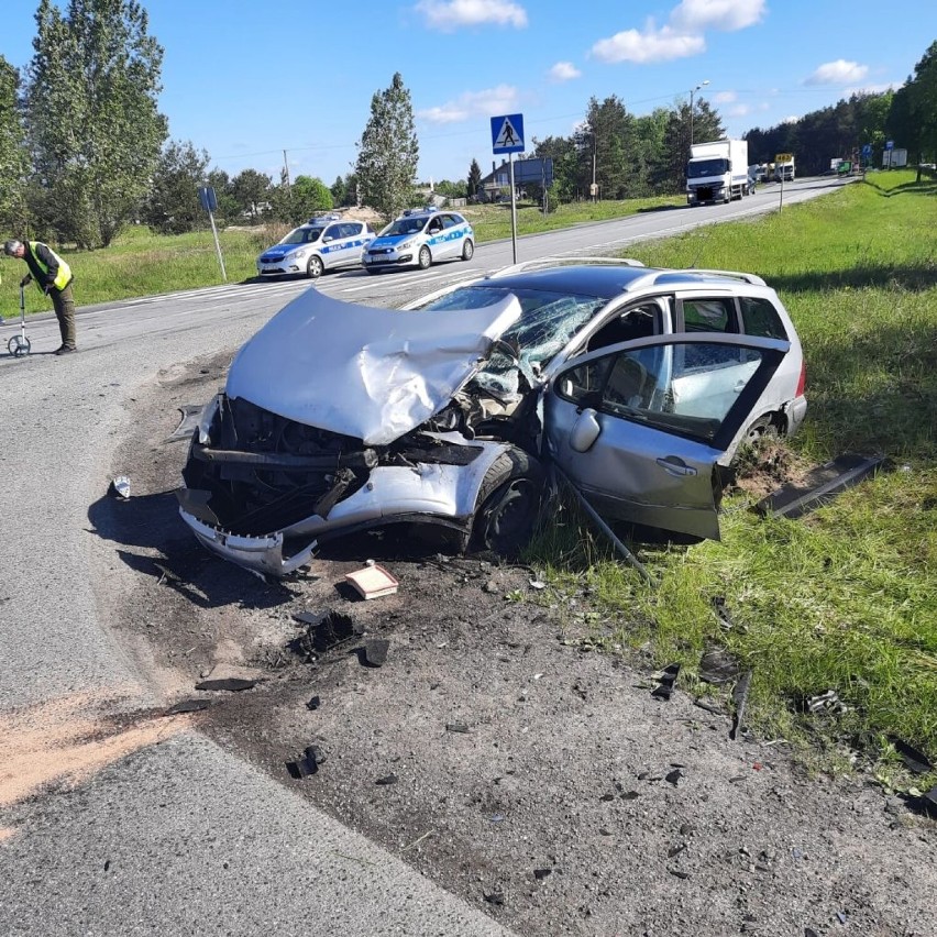 Niebezpieczny wypadek w Chabielicach. Pięć osób zostało przetransportowanych do szpitala