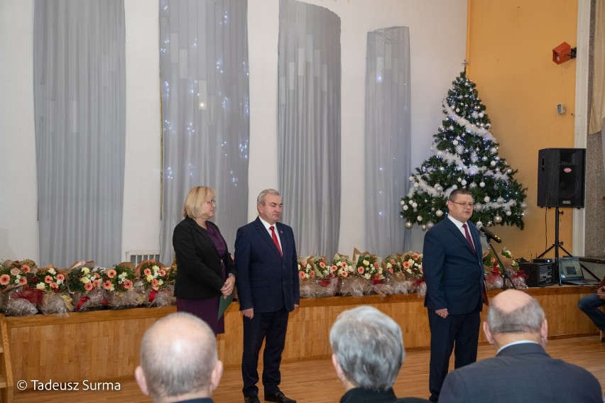 50 lat razem. 22 pary odebrały  odznaczenia za długoletnie pożycie małżeńskie