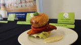 Chicken Burger najlepszy! Poznajcie wyniki konkursu kulinarnego „Kuchnia łączy pokolenia - Senior i Junior w kuchni” w Brzostowie 