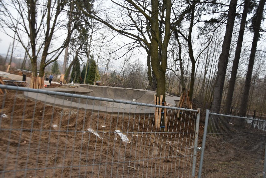 Trwa budowa skateparku w Szczawnie-Zdroju