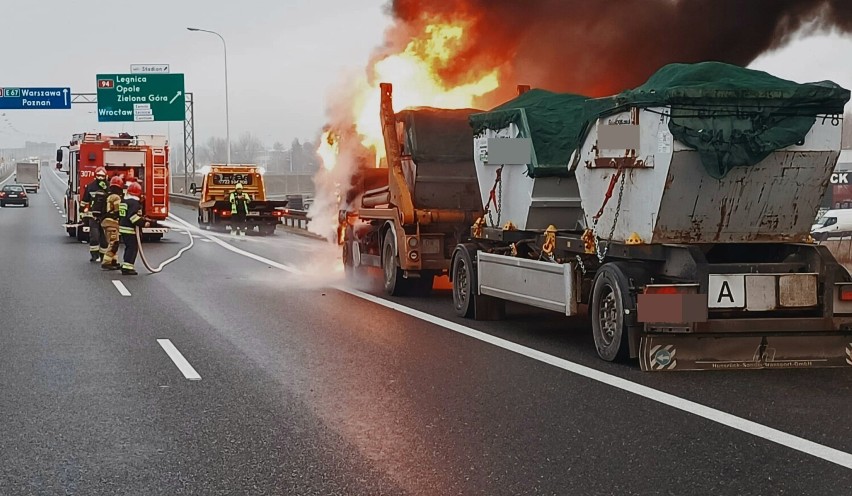 Na Autostradowej Obwodnicy Wrocławia doszło do pożaru...