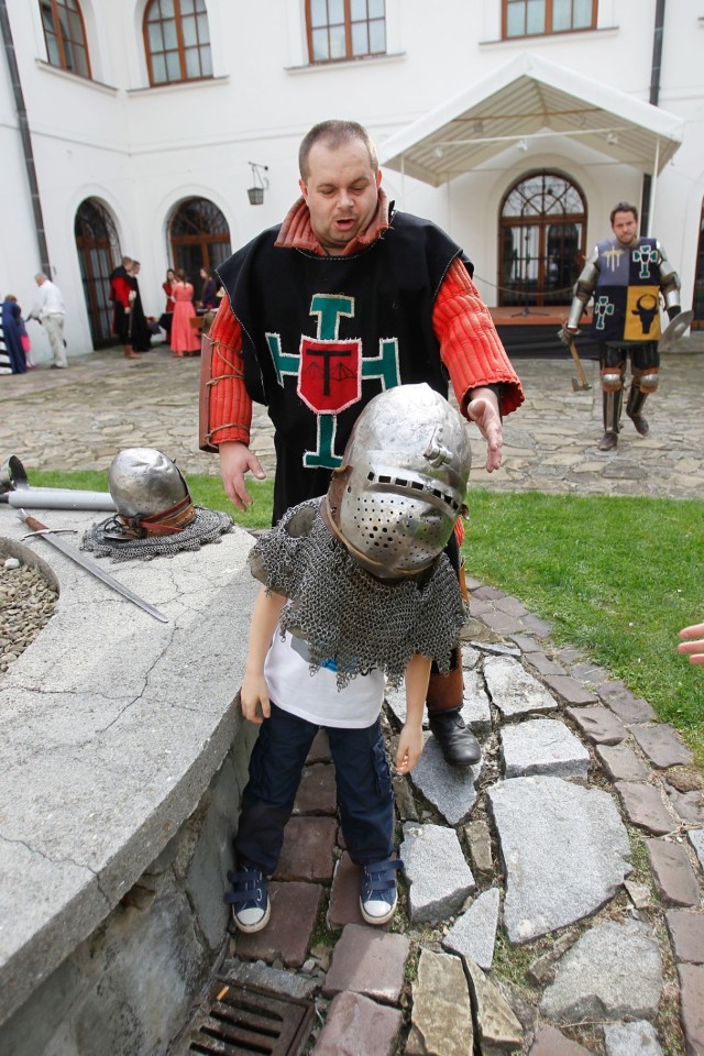 W programie pikniku rycerskiego, który odbył się w niedzielę w Rzeszowie, był tor łuczniczy z wyborem dawnych łuków, walki rycerskie oraz warsztaty i zabawy dla dzieci i młodzieży.