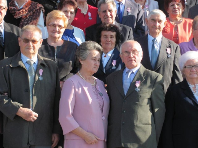 W Kłobucku świętowali 50 lat małżeństwa. Zobaczcie zdjęcia wszystkich par biorących udział w jubileuszu 50 lat małżeństwa i wręczenia medali od prezydenta RP. Kłobuccy weterani małżeństwa pokazali, że mają w sobie jeszcze mnóstwo energii!
