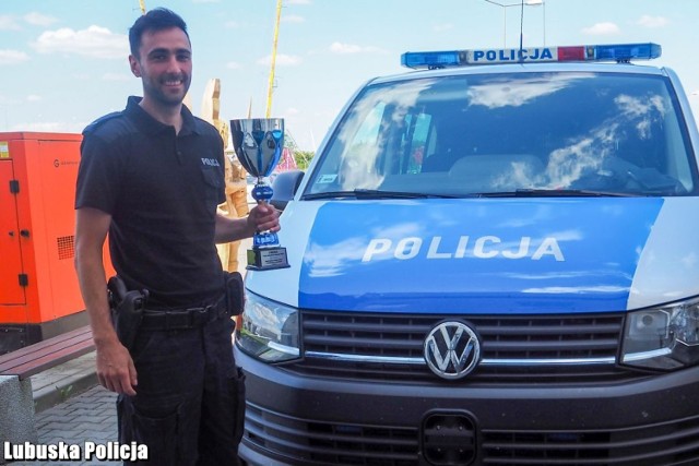 Pasją policjanta jest kolarstwo. Ostatnio wystartował w wyścigach II Konwa Bike Race 2018, które odbyły się w Nowym Bęlecinie. Kolarze-amatorzy z całego rywalizowali na dwóch dystansach 63 i 105 kilometrów. W ramach tych wyścigów rozegrane zostały także II Mistrzostwa Polski Policji w Kolarstwie Szosowym, które objął honorowym patronatem Komendant Główny Policji nadinsp. Jarosław Szymczyk. Stróże prawa mieli do pokonania 105 m., gdyż trasa składała się z pięciu rund po 21 km każda.