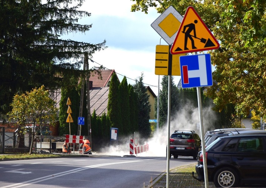 Rusza asfaltowanie ulicy Rusinowskiego w Tarnobrzegu. Dojazd w rejon wieży ciśnień będzie utrudniony. Zobacz zdjęcia z przebudowy 