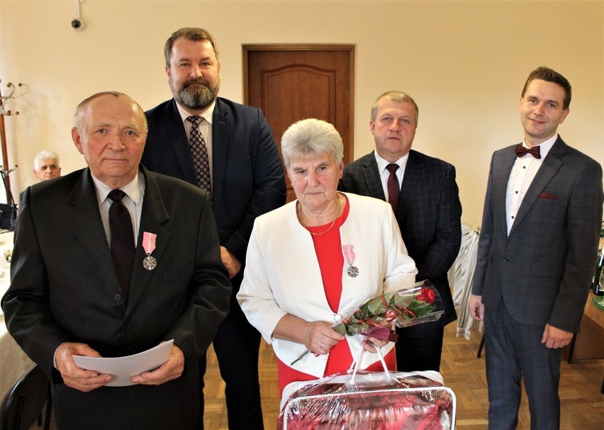 Brzyska. Przeżyli pół wieku razem, wójt wręczył im medale od prezydenta [FOTORELACJA]