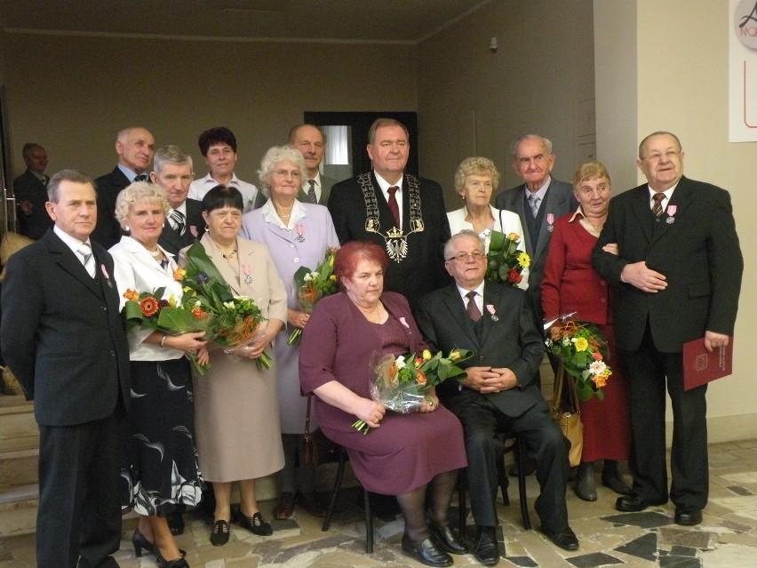 Gniezno: Małżeństwa obchodziły Złote Gody. Spotkały się z prezydentem