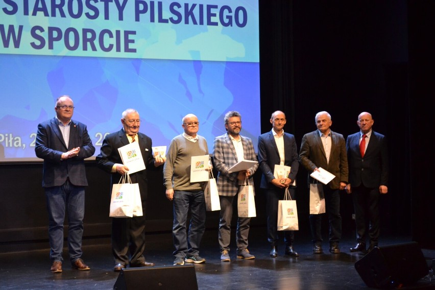 Starosta Pilski wręczył kolejne nagrody. Tym razem, wyróżniono najlepszych sportowców! 