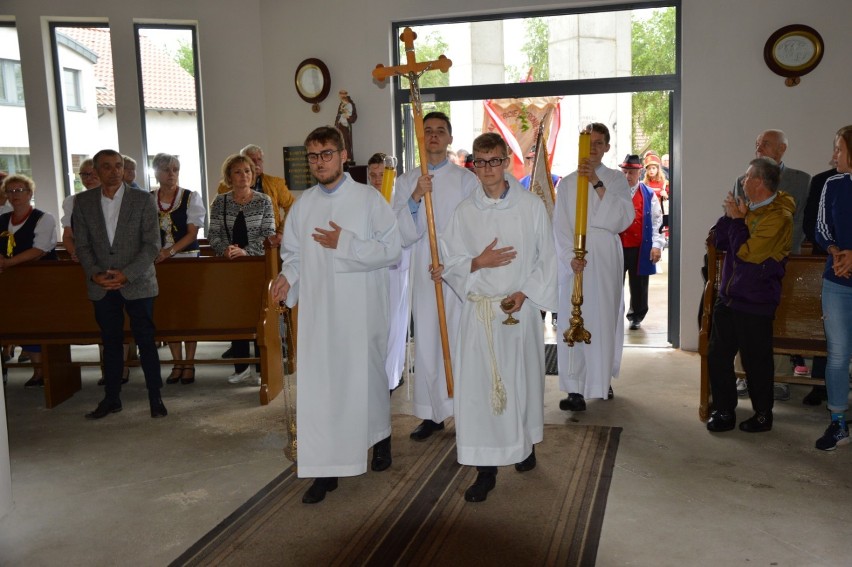 Biskup Kasyna na 25-leciu parafii pw. św. Brata Alberta w Mostach