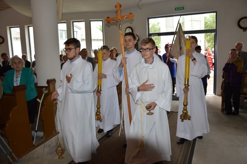 Biskup Kasyna na 25-leciu parafii pw. św. Brata Alberta w Mostach