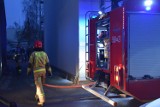 Pożar kotłowni w centrum Pleszewa. Straż Pożarna na ulicy Sienkiewicza w Pleszewie