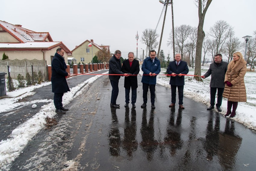 Gm. Nowy Staw. Nowa droga symbolicznie otwarta z udziałem wiceministra infrastruktury 