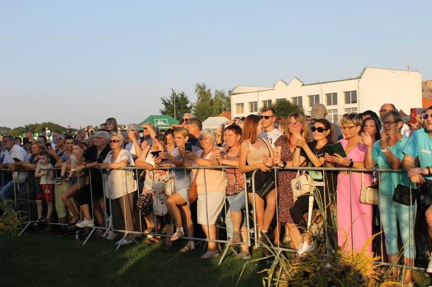 Koncert zespołu Weekend na dożynkach w Starogrodzie pod...