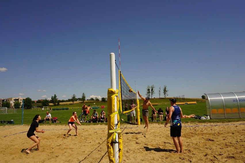 18 par walczyło w turnieju siatkówki plażowej w Gniewie
