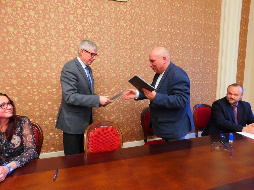 Wałbrzyska PWSZ podpisała umowę z PKP Intercity