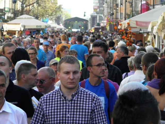 Kilka tysięcy osób przemierzyło Piotrkowską - od Moniuszki do ...