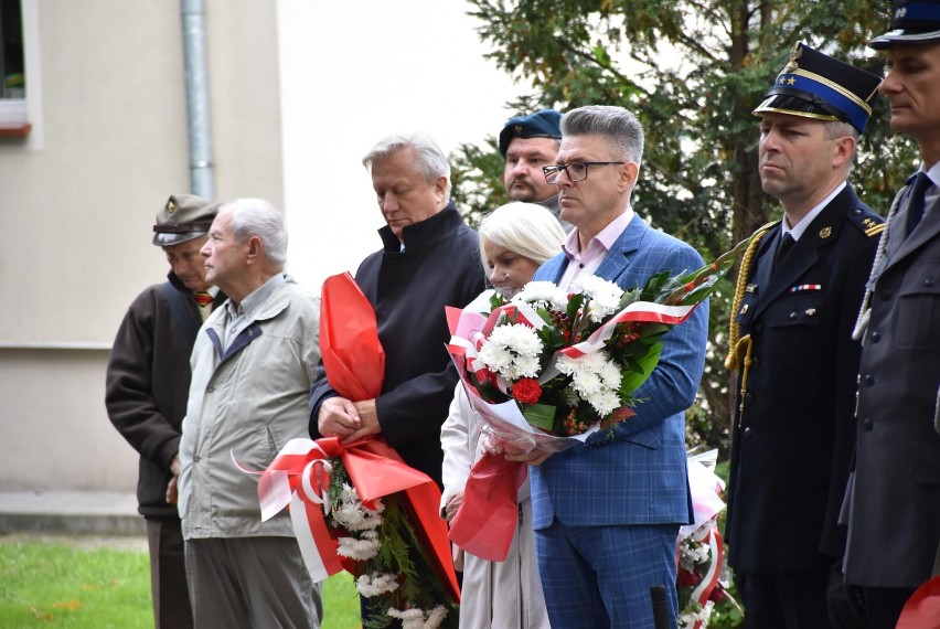 Malbork. 83 rocznica utworzenia Polskiego Państwa Podziemnego. Kwiaty na cześć tysięcy, którzy walczyli o wolną i niepodległą Ojczyznę