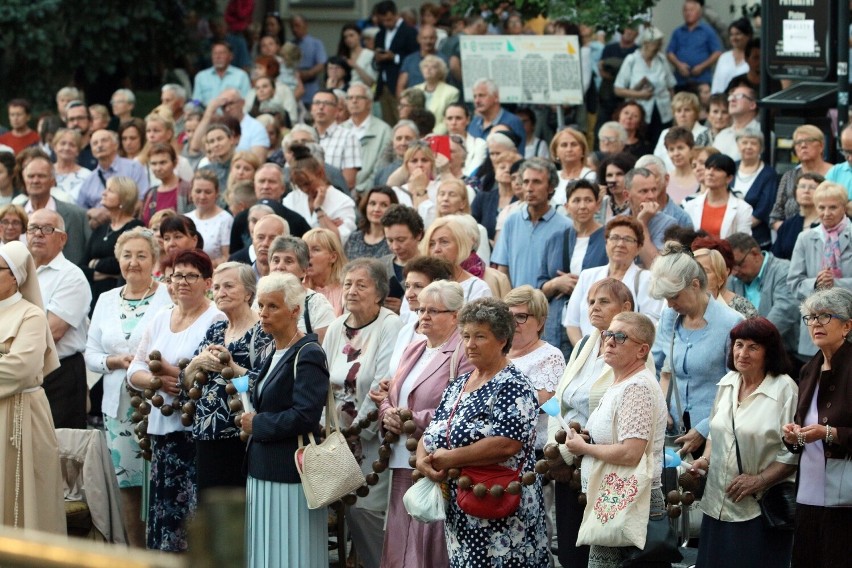 73. rocznica „Cudu lubelskiego”. Przez miasto przeszła uroczysta procesja [ZDJĘCIA]