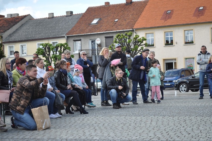 Pogoda sprzyjała bawiącym się na Kozim Jarmarku w Dolsku -...