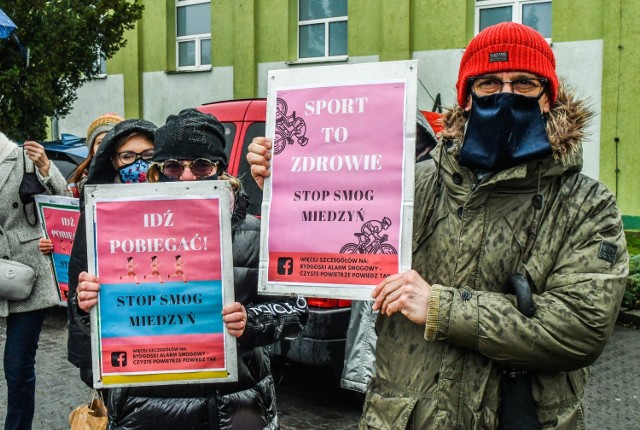 Mieszkańcy bydgoskiego Miedzynie już od dawna protestują przeciwko smogowi, a właściwie temu, że Bydgoszczy władze z problemem słabo walczą.