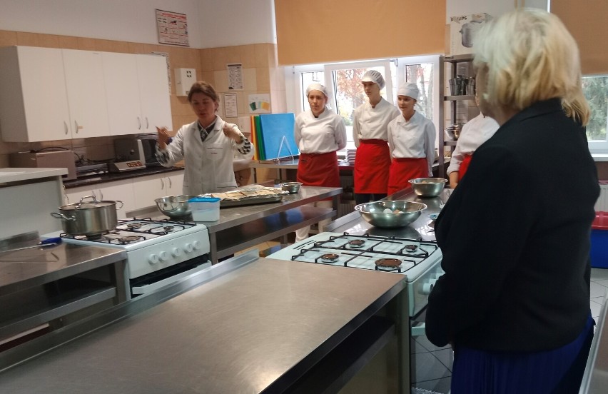 Portugalskie smaki serwowane przez uczniów Zespółu Szkół Gastronomicznych w Pile