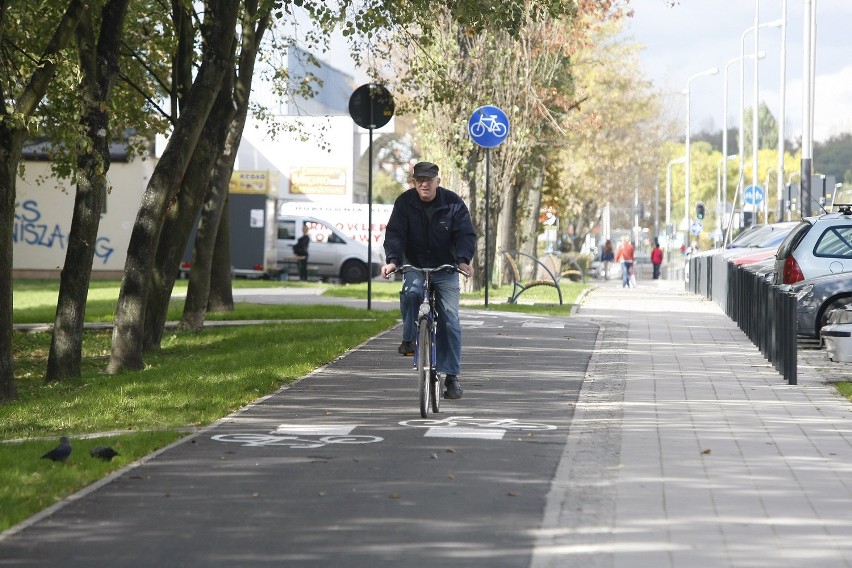 Na Armii Krajowej w Łodzi wybudowano nową drogę rowerową i wyremontowano chodniki
