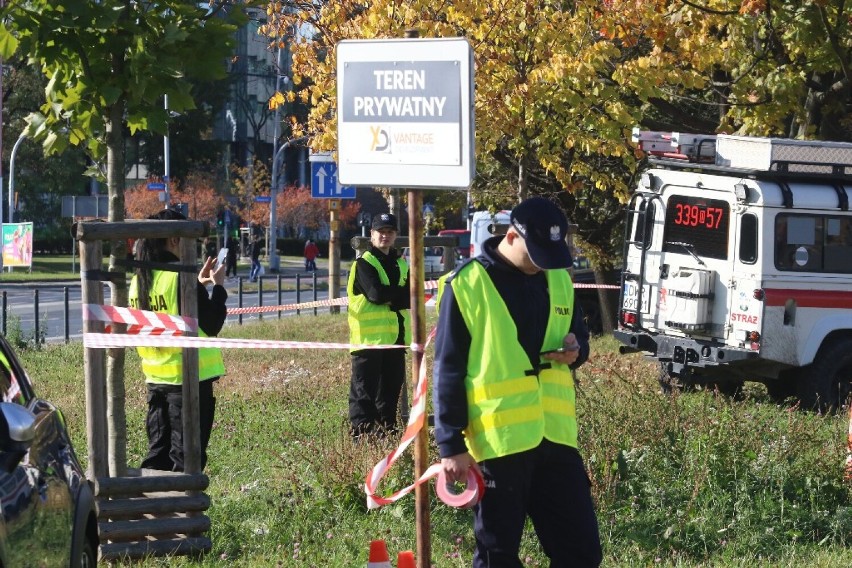 Strażacy, policjanci, karetki... Co się dzieje na pl. Strzegomskim we Wrocławiu? (ZDJĘCIA) 