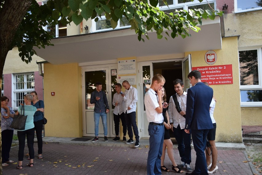 Kraśnik. Uczniowie znów zasiedli w szkolnych ławkach. Powiatowa inauguracja roku szkolnego (ZDJĘCIA/WIDEO)