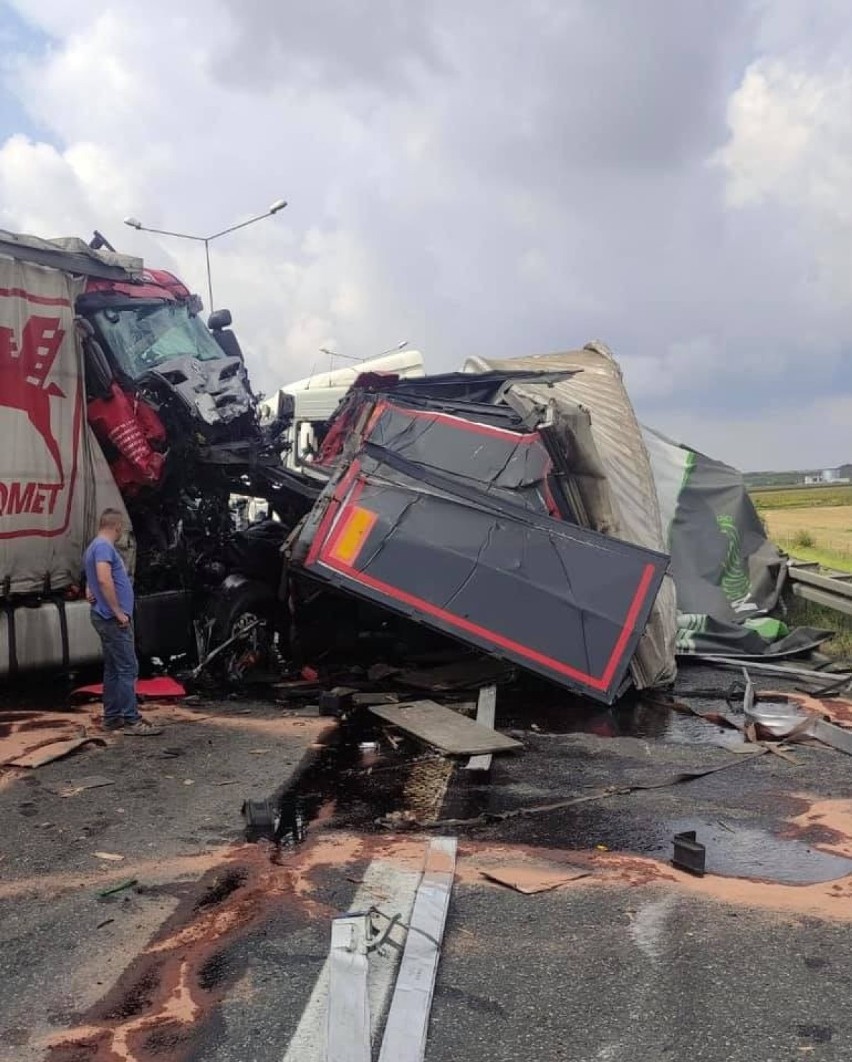 Wypadek na autostradzie A4. Zderzyły się TIRy.