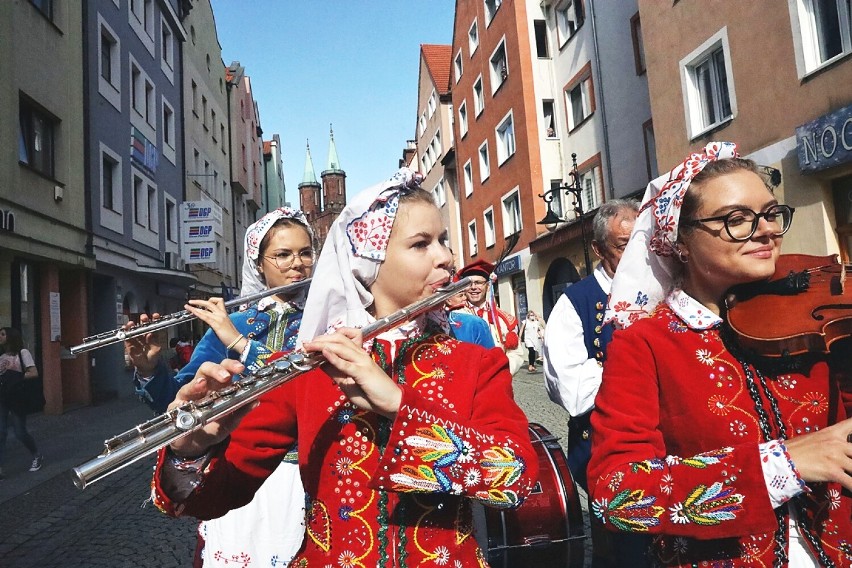 XXV Międzynarodowy Festiwal Folklorystyczny "Świat pod Kyczerą" w Oleśnicy