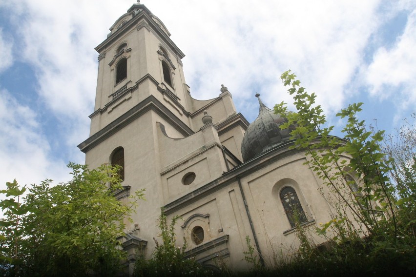 Krzanowice: Pod kościołem św. Wacława umacniają skarpę,...