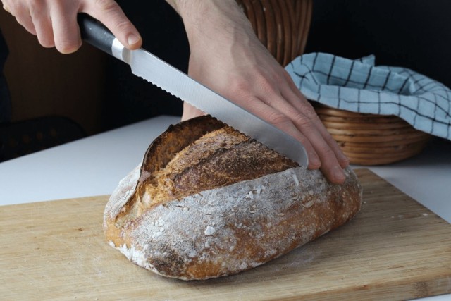 Chleb z dodatkiem 20% mąki orkiszowej razowej. Kliknij w obrazek i przesuwaj strzałkami, aby zobaczyć chleb na zakwasie.