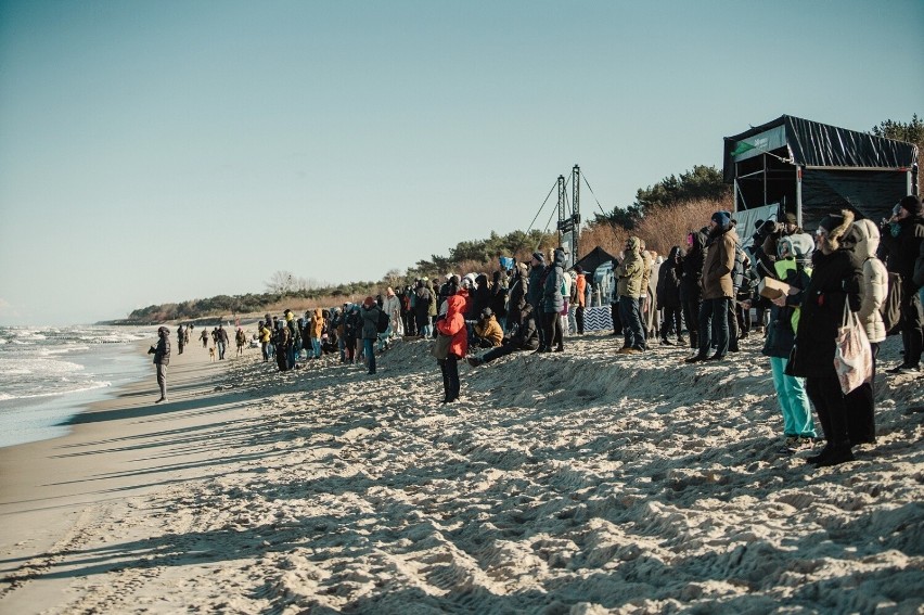 Plaża u nasady Półwyspu Helskiego Władysławowo stało się...