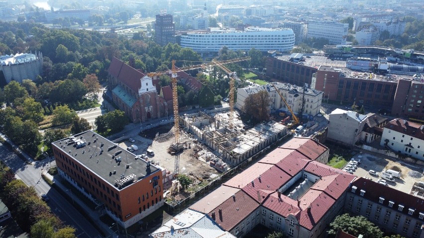 Budowa apartamentowca Bernardyńska we Wrocławiu. Wrzesień...