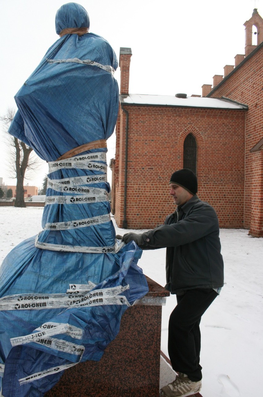 Poświęcili obelisk Jana Pawła II w Piotrkowie Kujawskim