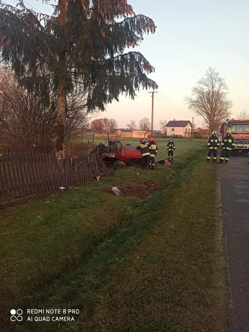 Wypadek w gminie Warta- dwie osoby w szpitalu. Dachowała też osobówka w gminie Brąszewice ZDJĘCIA 