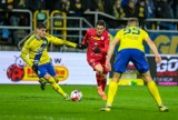 Arka Gdynia nie strąciła "Białej Gwiazdy". Gol Olafa Kobackiego nie wystarczył, bo jeden celny strzał dał Wiśle Kraków remis