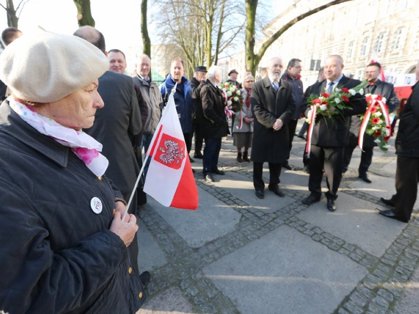 Szczecinianie uczcili pamięć ofiar katastrofy smoleńskiej [zdjęcia]