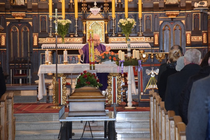 Pożegnano sołtysa Nowego Folwarku Romana Wojdę. Żył 68 lat [FOTO]