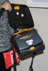 Defibrylator jest już dostępny w Urzędzie Miasta w Legnicy