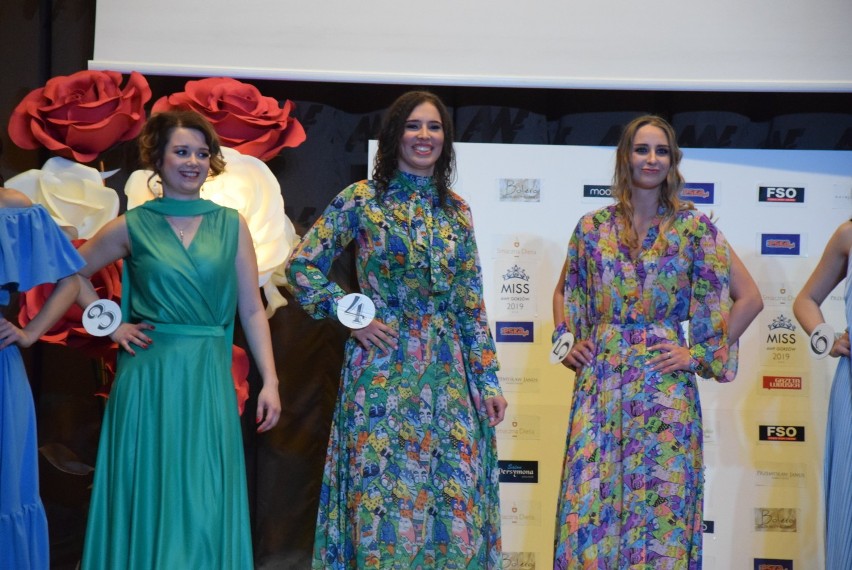 Miss AWF Gorzów 2019. Tak kandydatki prezentowały się w sukniach ślubnych i sukienkach koktajlowych [ZDJĘCIA]