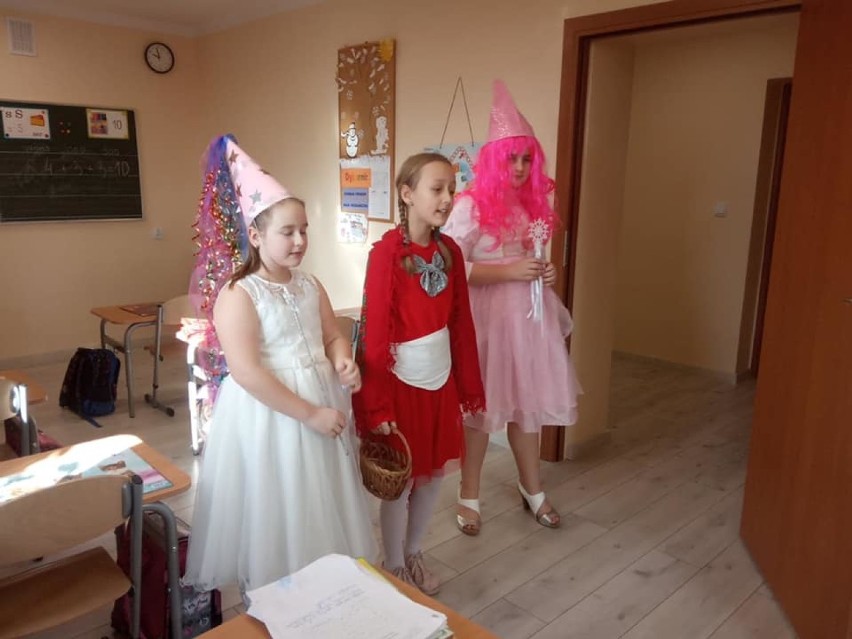 Pierwszoklasiści ze szkoły w Sieńcu pasowani na czytelników[FOTO]