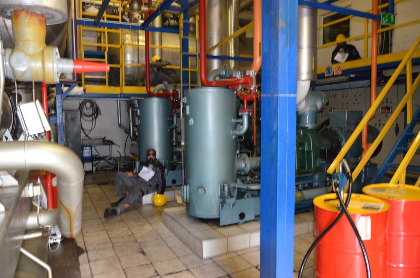 Wyciek amoniaku z instalacji chłodniczej w zakładach mięsnych w Mokrsku[ZDJĘCIA Z ĆWICZEŃ]