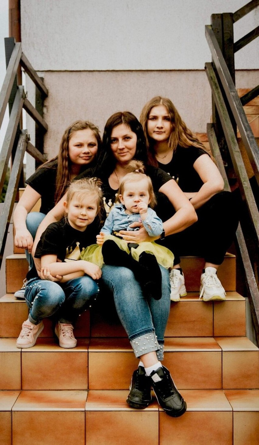 Monika Lis z córkami Zuzanną, Martyną, Mają i Zosią