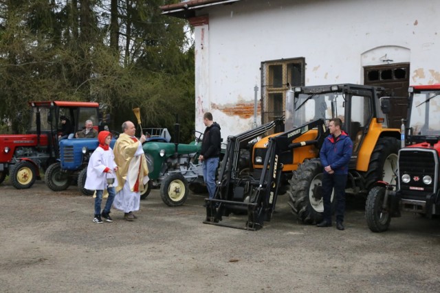 Tak naprawdę nikt nie pamięta dokładnie, od kiedy w Binarowej święcone są na wiosnę traktory.