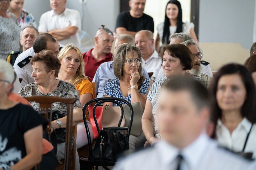 Spotkanie z cyklu „Porozmawiajmy w Łódzkiem” w Szadku. Marszałek rozdawał dotacje