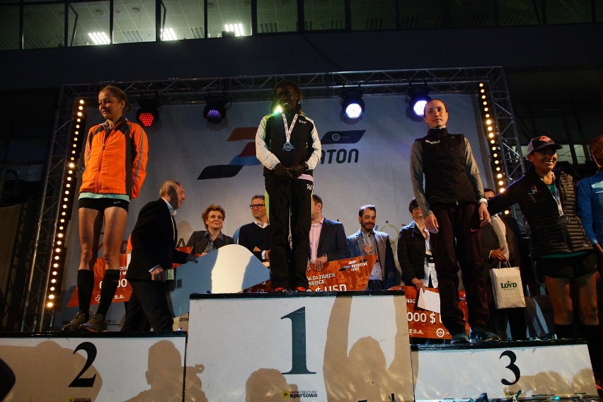DOZ Maraton 2016, podium:

1.  Abraw Misganaw, 02:13:24.
2....