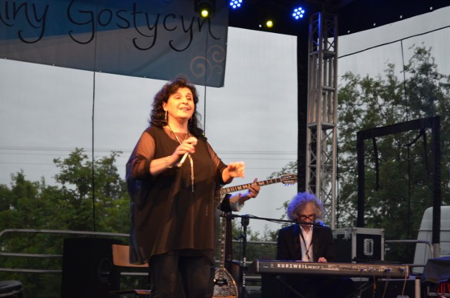 W zeszłym roku gwiazdą na Dniach Gminy Gostycyn była  Eleni. Koncert mimo  brzydkiej pogody przyciągnął fanów.